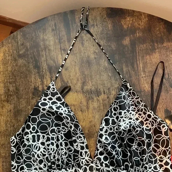 Halter dress - Picture 2 of 7